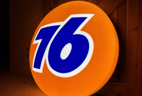Illuminated Union 76 Sign